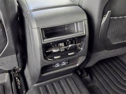 Used 2024 Jeep Grand Cherokee Laredo image 9