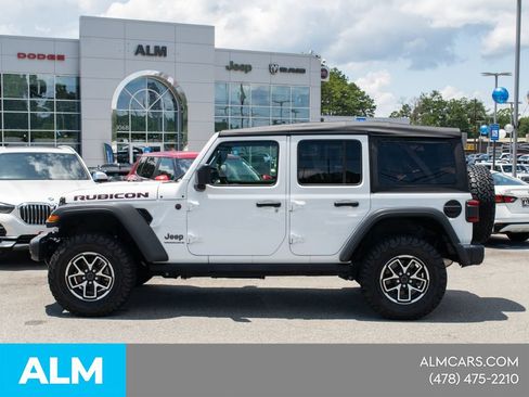 Used 2025 Jeep Wrangler Unlimited Rubicon w/ Convenience Group AWD/4WD image 2