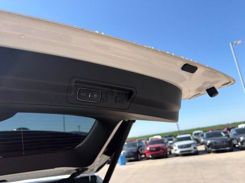Used 2023 Ford Explorer XLT w/ Equipment Group 202A AWD/4WD image 21