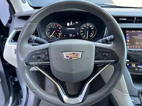 Used 2024 Cadillac XT6 Premium Luxury image 3