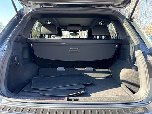 Used 2023 Volkswagen Tiguan SE R-Line image 27