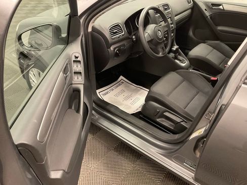 Used 2011 Volkswagen Golf 4-Door FWD image 9