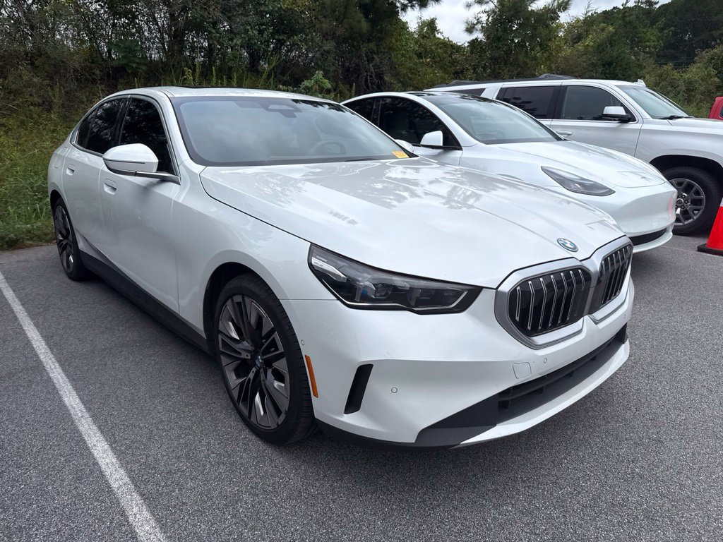 Used 2024 BMW i5 eDrive40i w/ M Sport Package RWD image 4