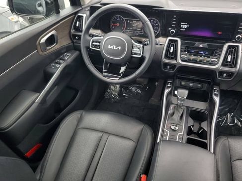 Used 2022 Kia Sorento S w/ Panoramic Sunroof Package AWD/4WD image 12