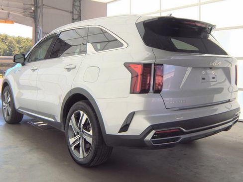 Used 2023 Kia Sorento EX AWD/4WD image 3