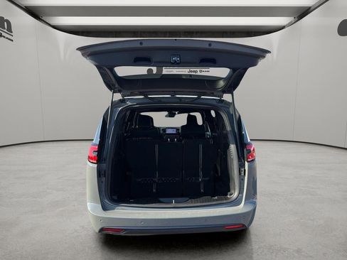 Used 2023 Chrysler Pacifica Touring-L w/ S Appearance Package FWD image 9