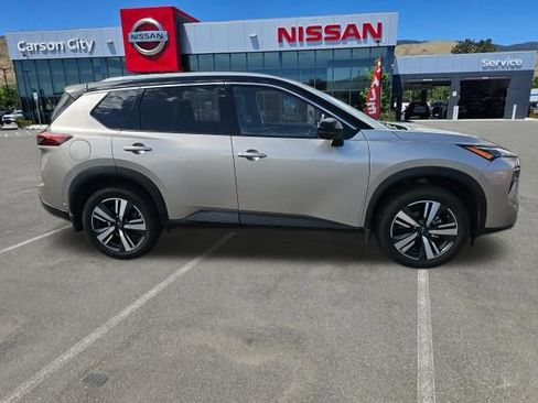 Used 2025 Nissan Rogue SL w/ SL Premium Package AWD/4WD image 7