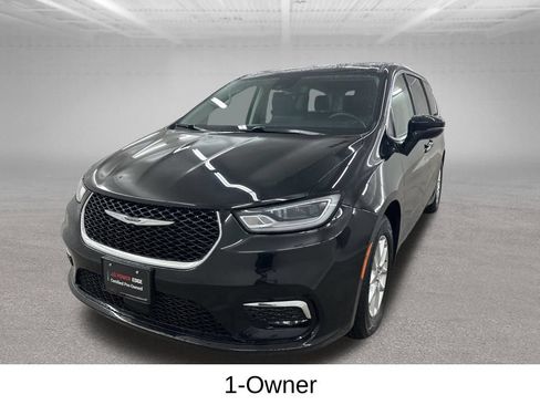 Used 2024 Chrysler Pacifica Touring-L FWD image 8