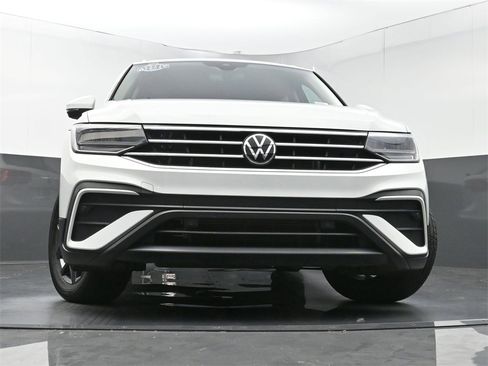 Used 2024 Volkswagen Tiguan SE image 24
