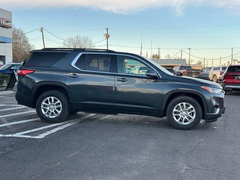 Used 2021 Chevrolet Traverse LT image 4