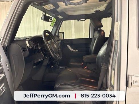 Used 2018 Jeep Wrangler Unlimited Sahara w/ Connectivity Group AWD/4WD image 13
