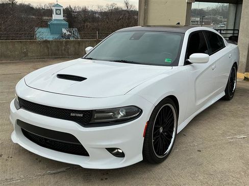 Used 2017 Dodge Charger R/T image 10