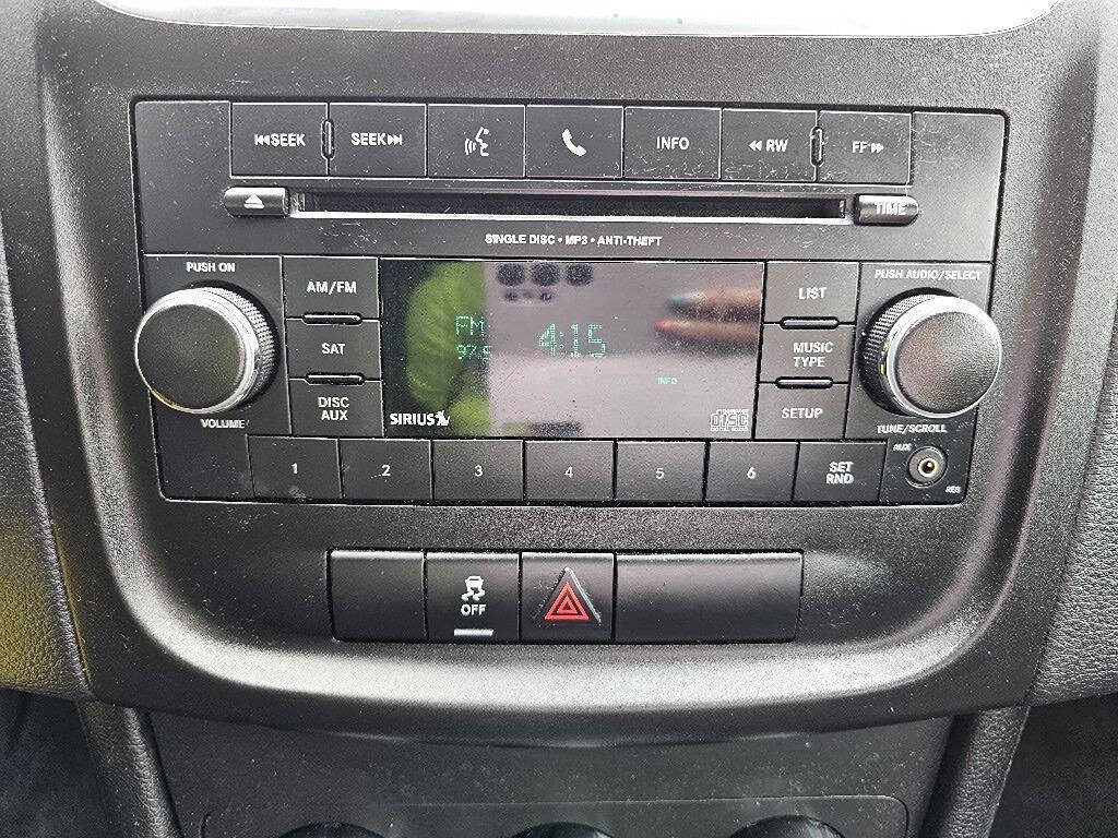 Used 2012 Dodge Avenger SXT FWD image 18
