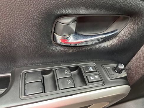 Used 2024 Nissan Titan SV RWD image 30