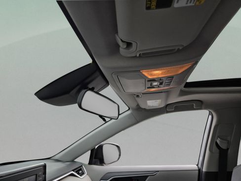 Used 2019 Toyota RAV4 XLE Premium FWD image 29