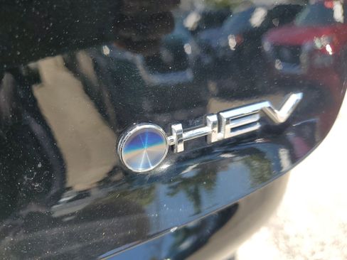 Used 2024 Toyota Prius LE image 31