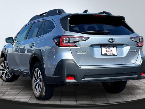 Used 2024 Subaru Outback Premium AWD/4WD image 4