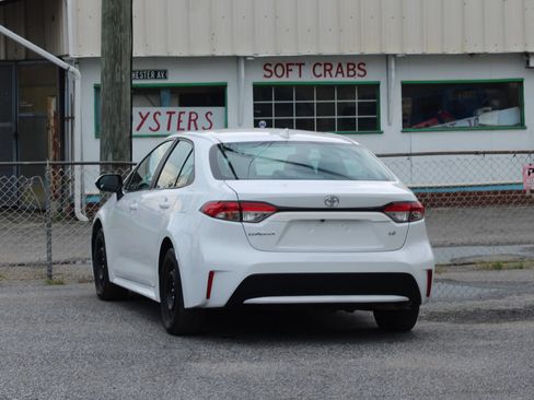 Used 2022 Toyota Corolla LE FWD image 6