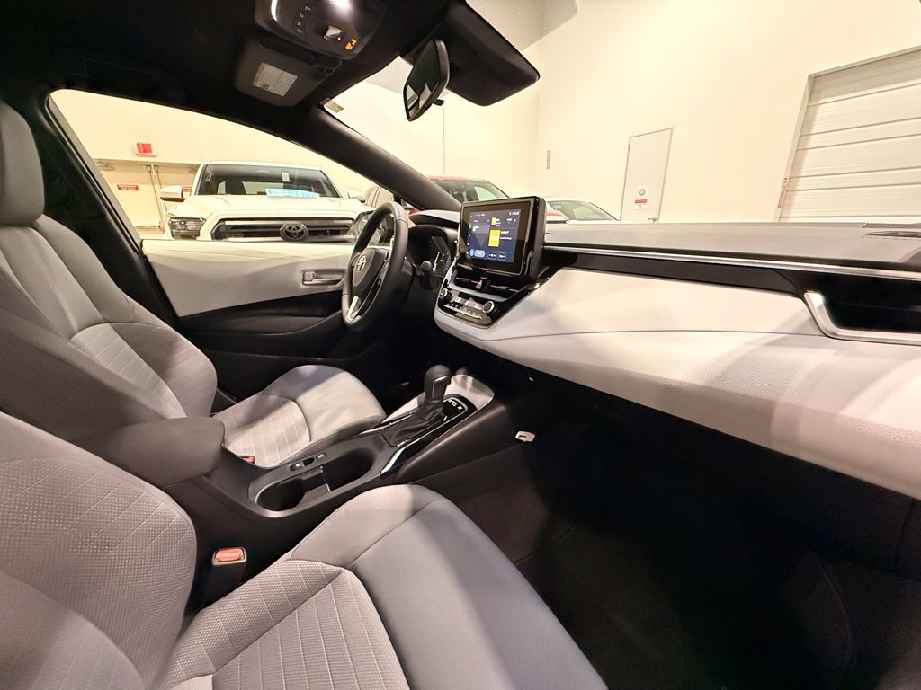 Used 2027 Toyota Corolla SE FWD image 28