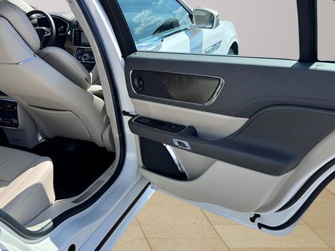 Used 2019 Lincoln Continental Reserve FWD image 28