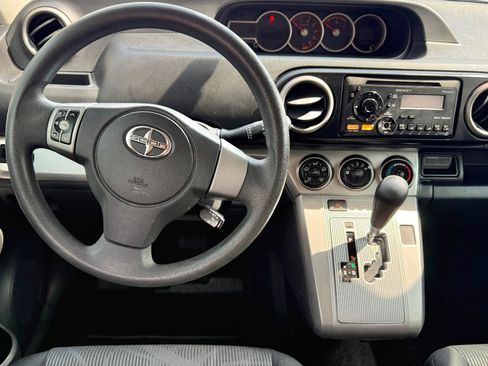 Used 2012 Scion xB FWD image 10