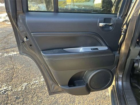 Used 2017 Jeep Compass Latitude image 15