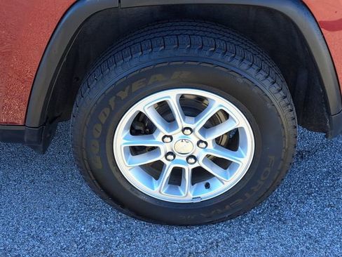 Used 2019 Jeep Grand Cherokee Laredo w/ Security & Convenience Group image 27