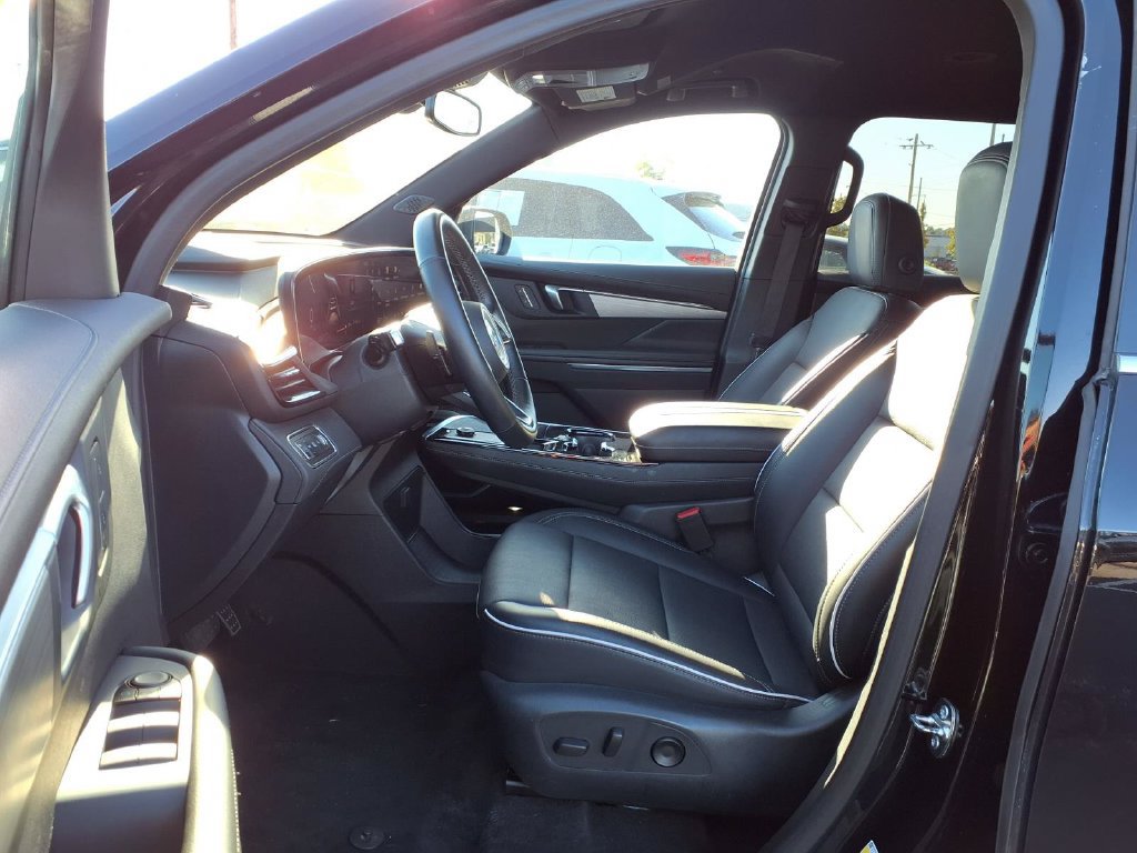 Used 2025 Buick Enclave Preferred FWD image 26