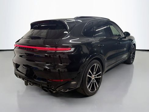 Certified 2025 Porsche Cayenne GTS AWD/4WD image 9