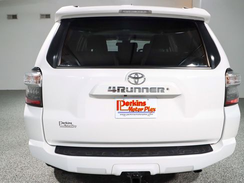 Used 2020 Toyota 4Runner SR5 image 8
