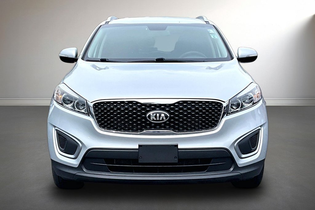 Used 2017 Kia Sorento AWD image 2