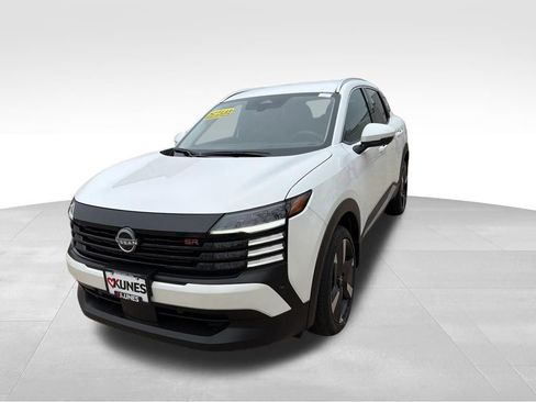 Used 2025 Nissan Kicks SR image 4