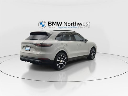 Used 2022 Porsche Cayenne Platinum Edition w/ Premium Package Plus AWD/4WD image 3