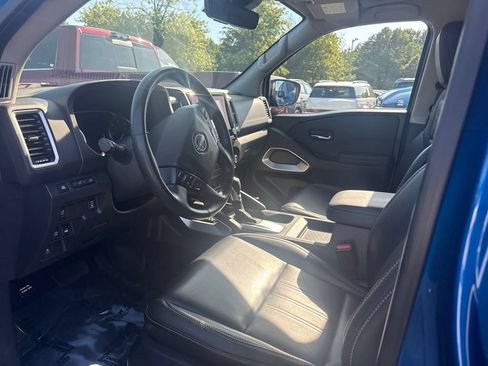 Used 2024 Nissan Frontier SL w/ Technology Package AWD/4WD image 3