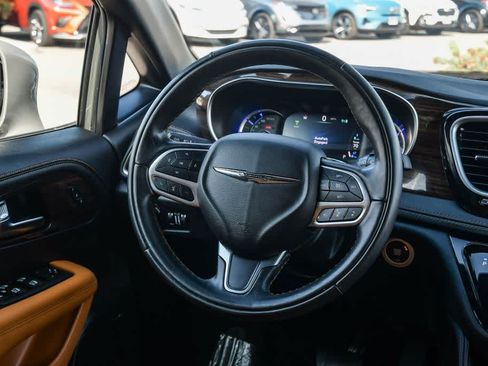 Used 2022 Chrysler Pacifica Pinnacle FWD image 12