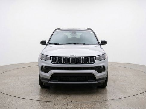 Used 2025 Jeep Compass Limited AWD/4WD image 2