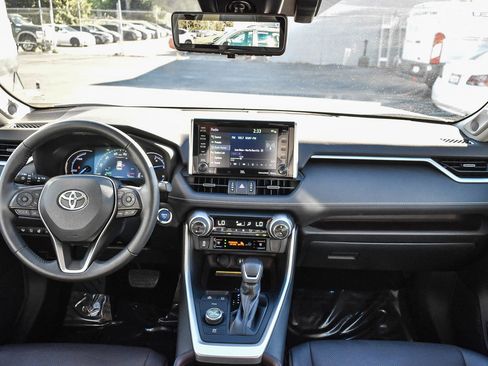 Used 2019 Toyota RAV4 Limited image 13