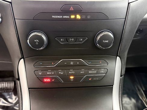 Used 2019 Ford Edge SEL w/ Equipment Group 201A image 17