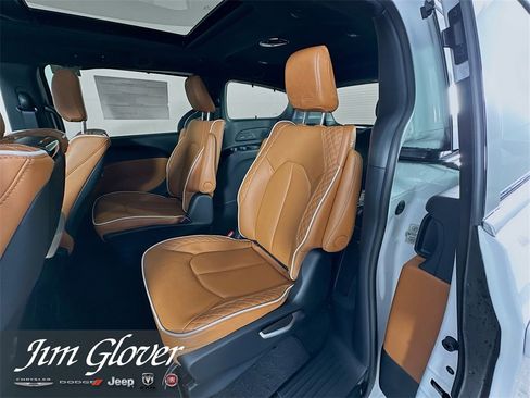 New 2026 Chrysler Pacifica Pinnacle w/ Trailer Tow Group image 14