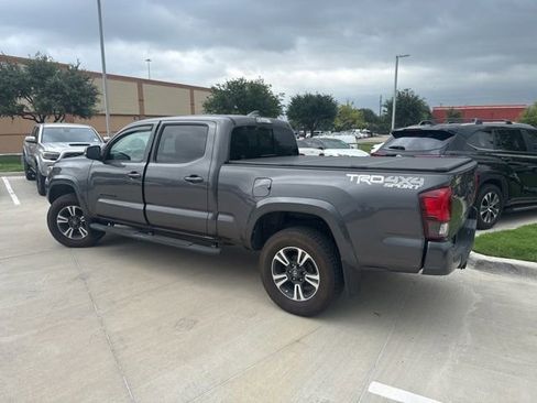 Used 2018 Toyota Tacoma TRD Sport AWD/4WD image 5