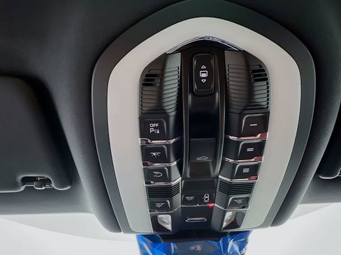 New 2026 Porsche Macan image 14