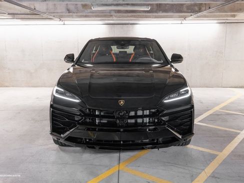 Used 2025 Lamborghini Urus SE image 3