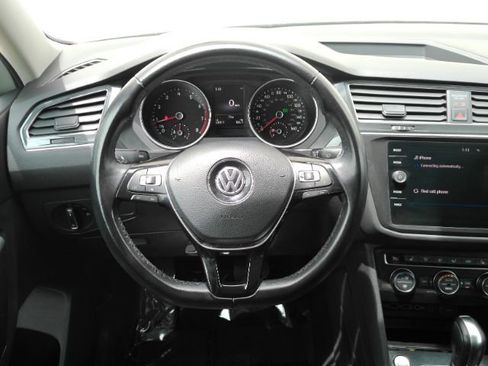Used 2018 Volkswagen Tiguan SE w/ Panoramic Sunroof Package FWD image 31