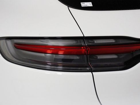 Used 2025 Porsche Macan image 21