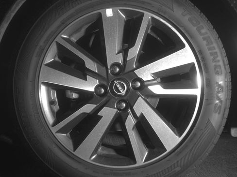 Used 2025 Nissan Versa SV FWD image 12