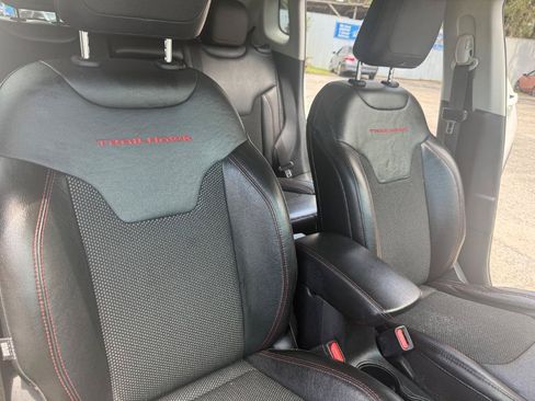 Used 2021 Jeep Compass Trailhawk AWD/4WD image 32
