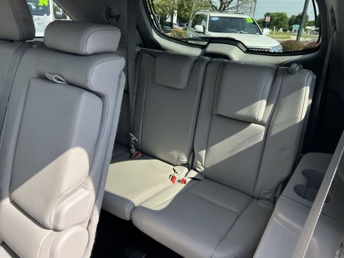 Used 2016 Toyota Highlander XLE AWD/4WD image 25