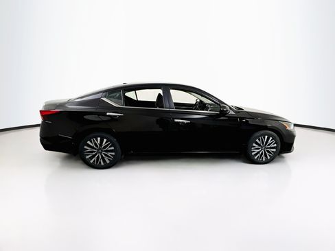 Used 2023 Nissan Altima 2.5 SV FWD image 4