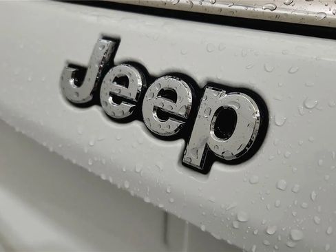 Used 2025 Jeep Compass Latitude image 16