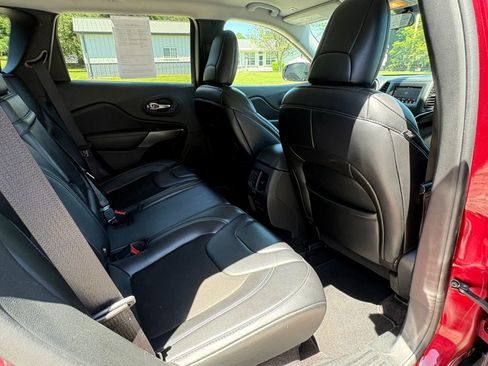 Used 2019 Jeep Cherokee Latitude Plus AWD/4WD image 15